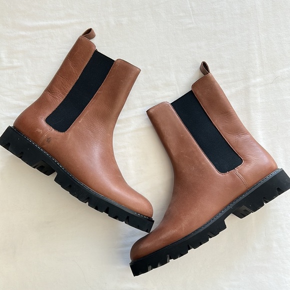 J Crew Gwen lug-sole high-shaft Chelsea boots in leather Item BA187 10 1/2 - Picture 3 of 4